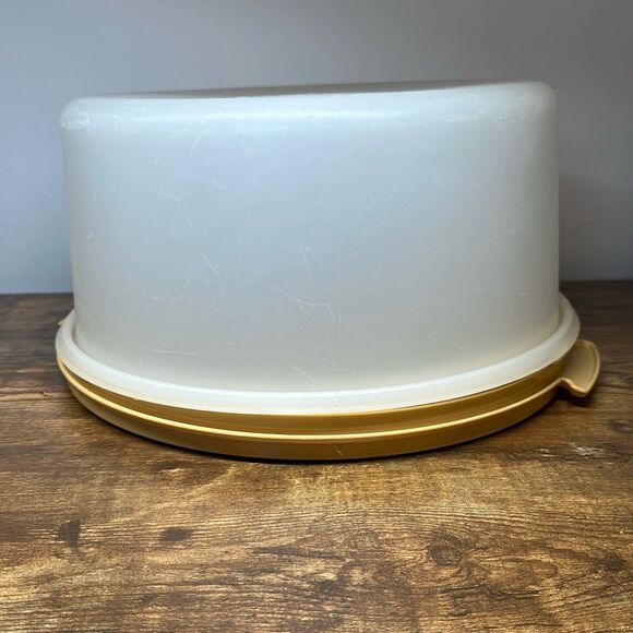 Vintage Tupperware Cake/Pie Holder Harvest Gold with Servin Saver No Handle - Picture 1 of 12